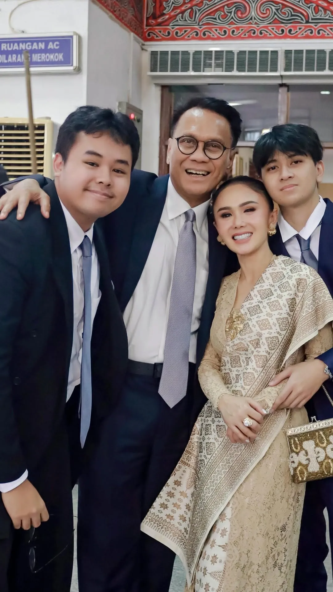 Yuni Shara Perlihatkan Kekompakan dengan Mantan Suami (Credit: Instagram/yunishara36)