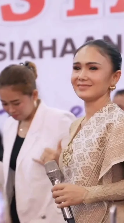 Yuni Shara Perlihatkan Kekompakan dengan Mantan Suami (Credit: Instagram/yunishara36)