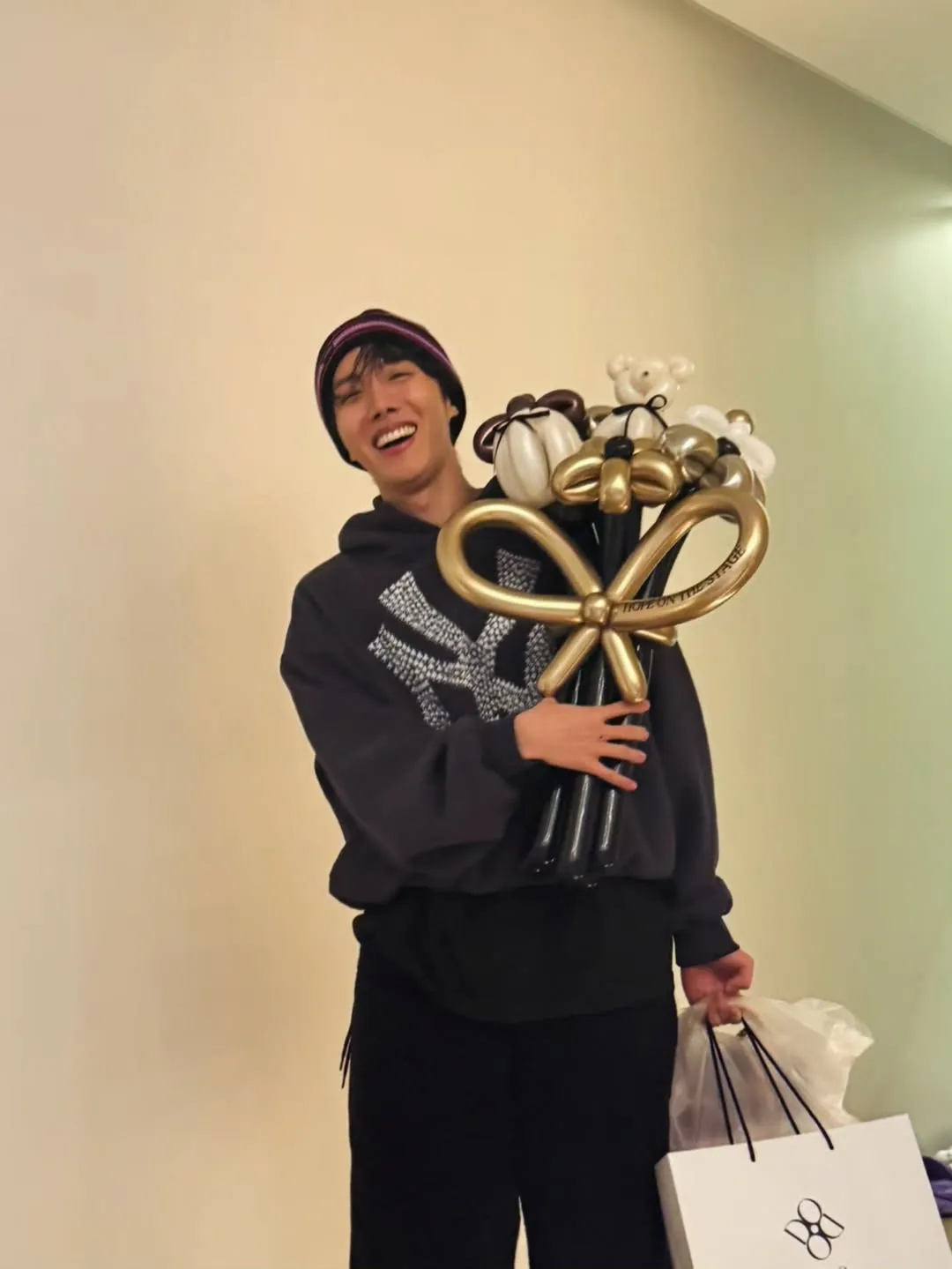 Riwayat Pendidikan J-Hope (credit: Instagram.com/uarmyhope/)