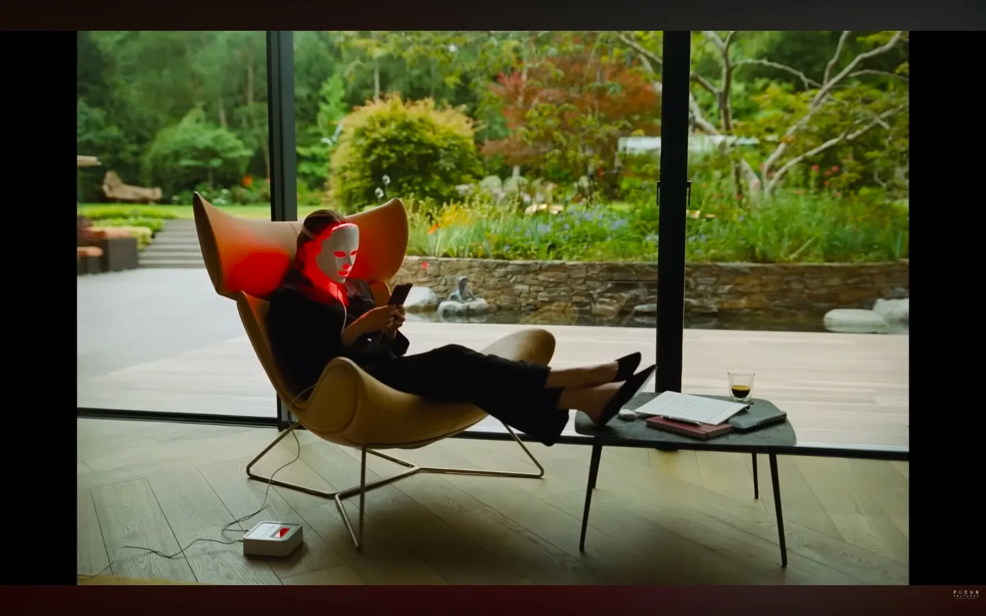 Cuplikan Film BUGONIA - YouTube/Focus Features