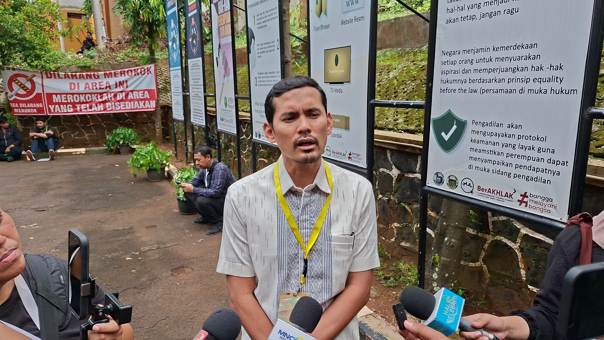 Putra pengacara Raisa di Pengadilan Agama © KapanLagi.com/Mathias Purwanto