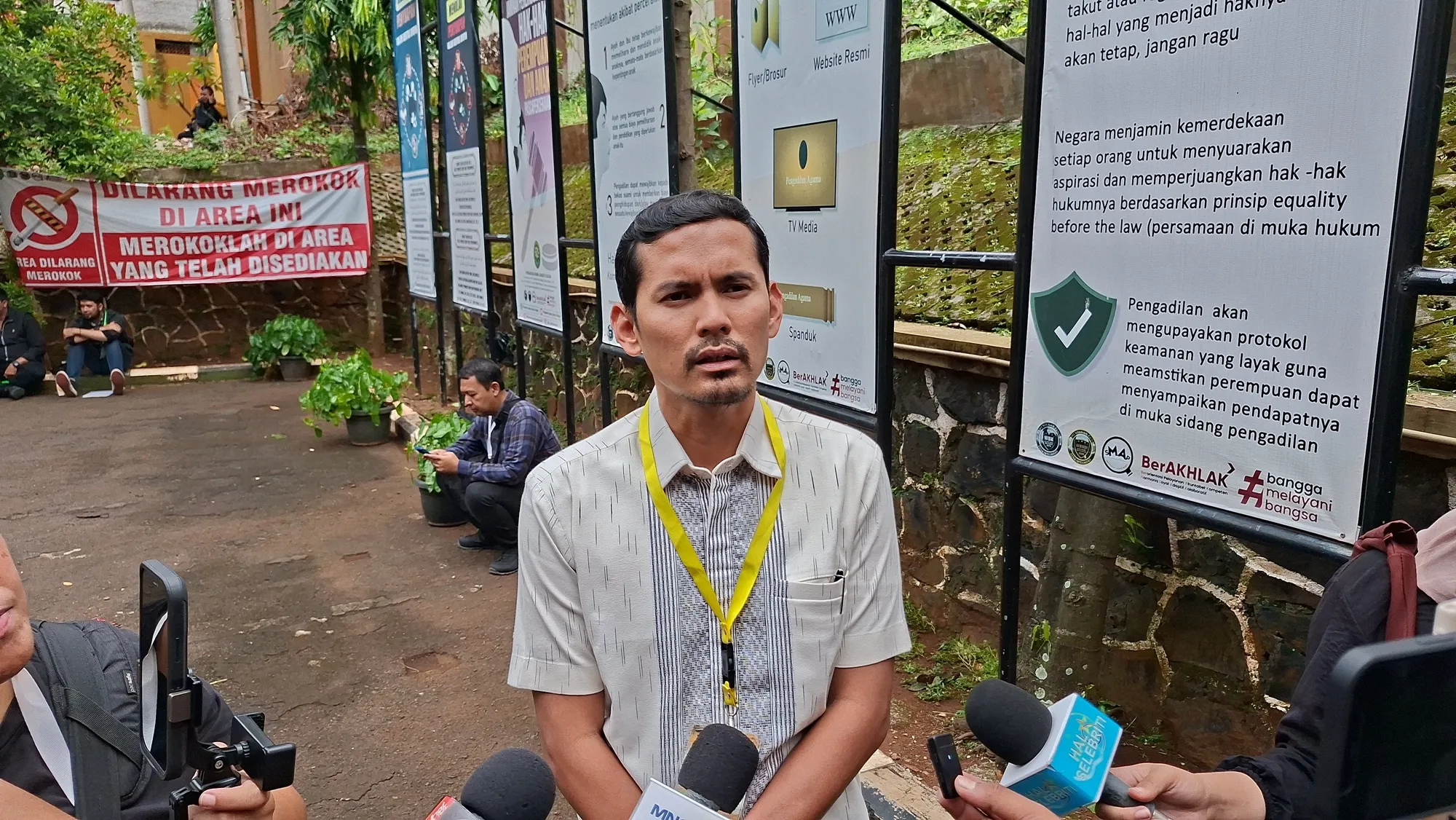 Putra pengacara Raisa di Pengadilan Agama © KapanLagi.com/Mathias Purwanto