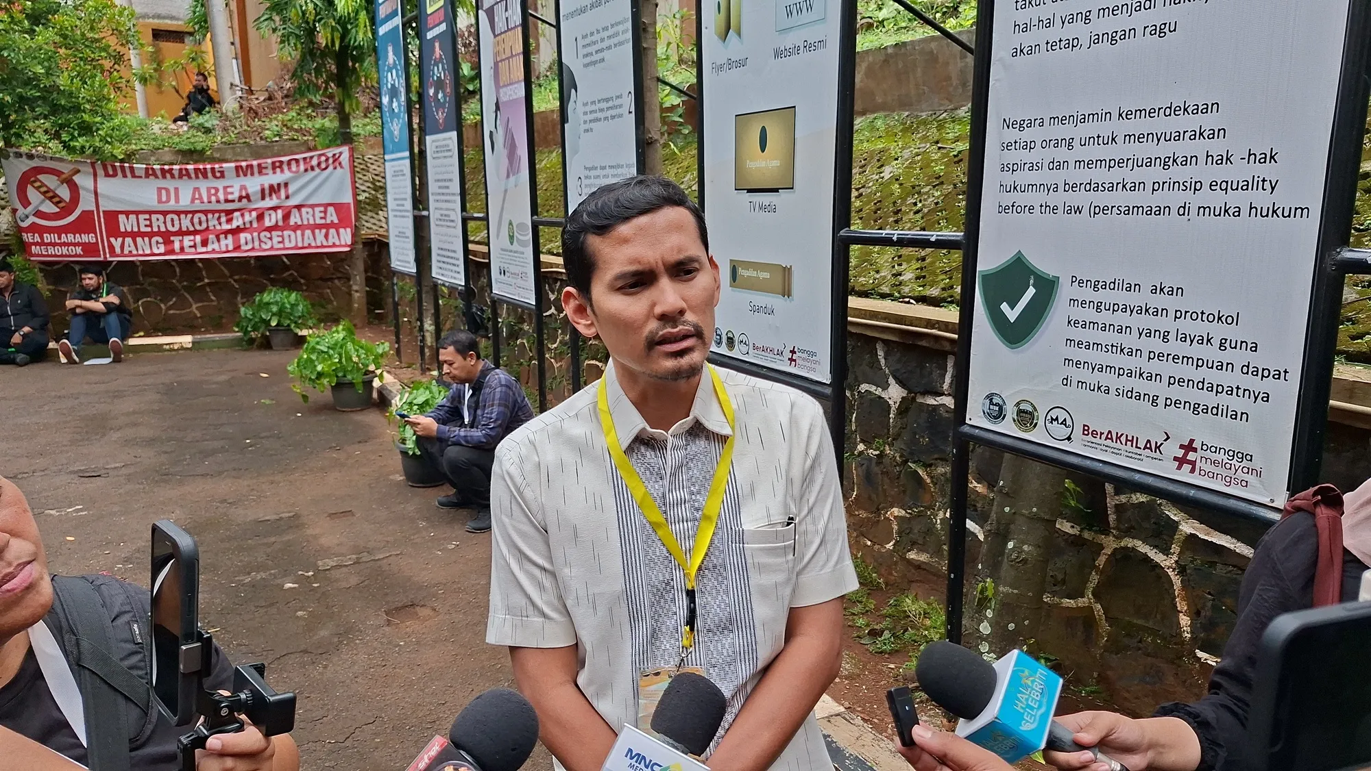 Putra pengacara Raisa di Pengadilan Agama © KapanLagi.com/Mathias Purwanto