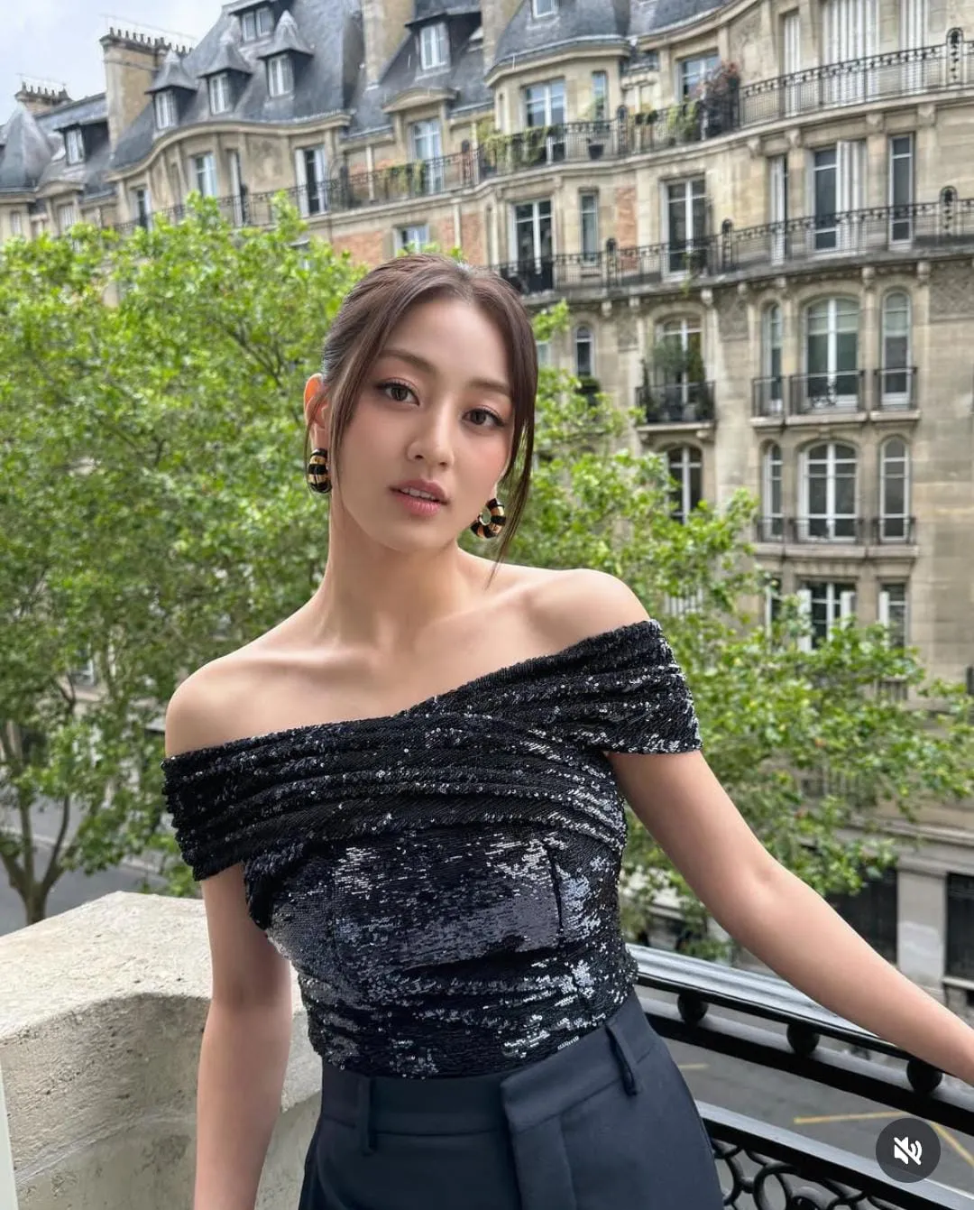 Jihyo: Vokal Kuat dengan Konsep Dewasa