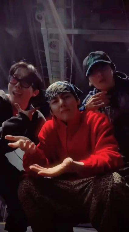 V perdana unggah video TikTok (credit: TikTok/tete_kimv)