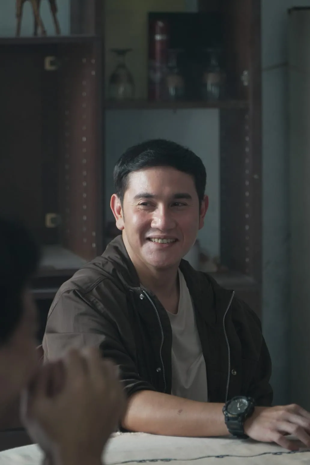 Salah Satu Adegan Vino G Bastian di Film Tanah Runtuh (cr:istimewa)