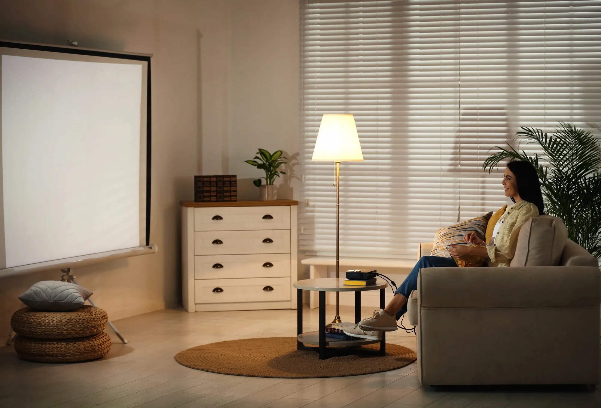 Ilustrasi portable projector. (c) NewAfrica/Depositphotos