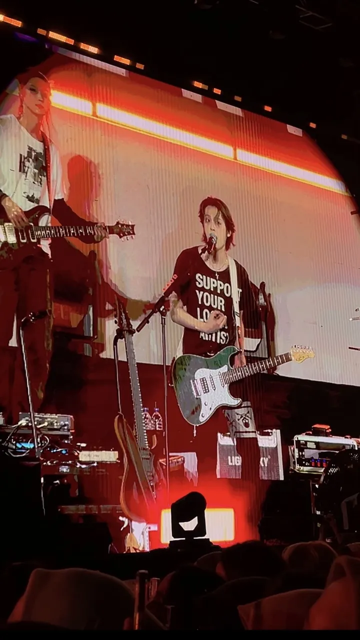 Xdinary Heroes Tampil Memukau di Prambanan Jazz 2026, Villains Indonesia Ikut Bernyanyi