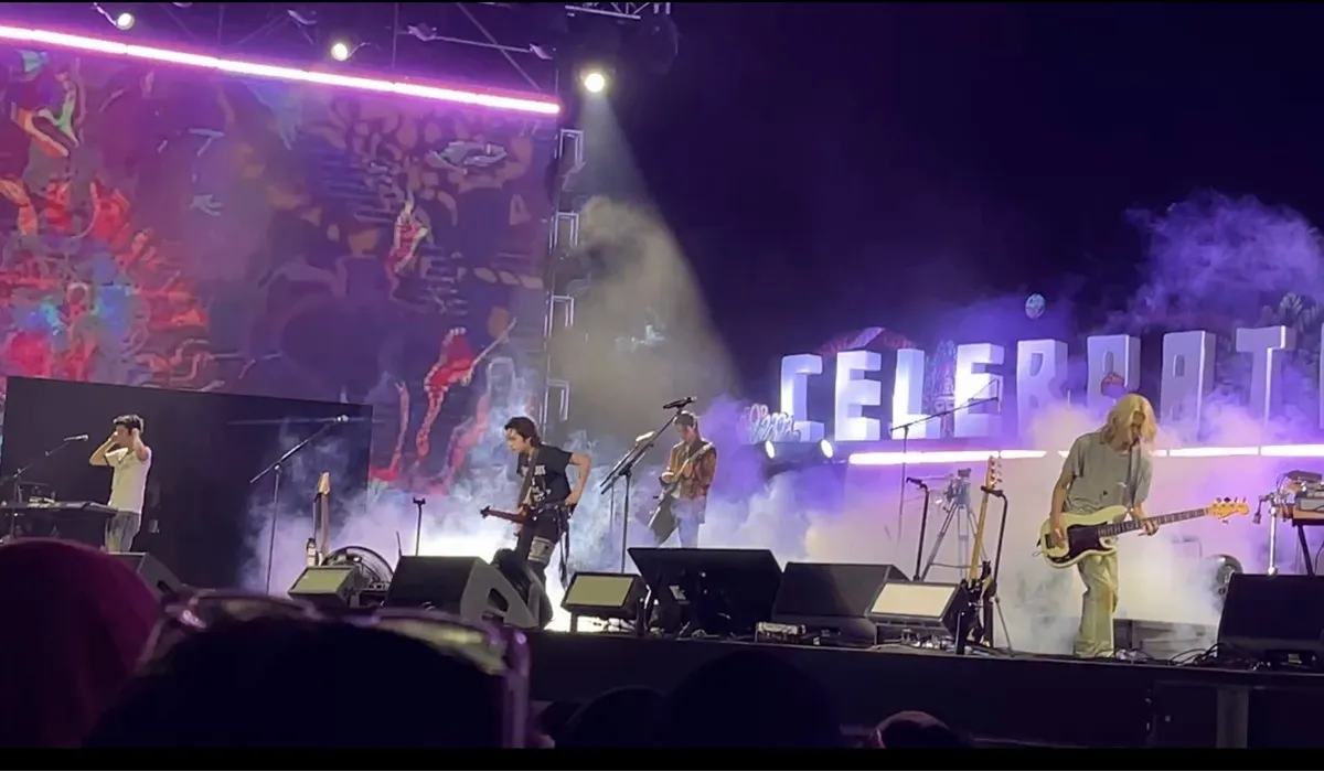 Xdinary Heroes Tampil Memukau di Prambanan Jazz 2026, Villains Indonesia Ikut Bernyanyi