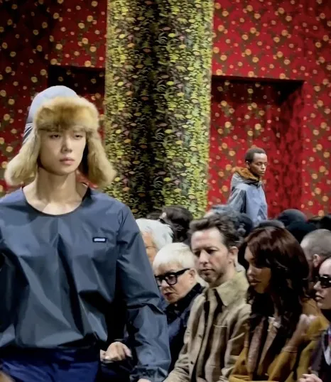 Idol K-pop muncul sebagai model di catwalk (credit:instagram.com/yawnzzn)