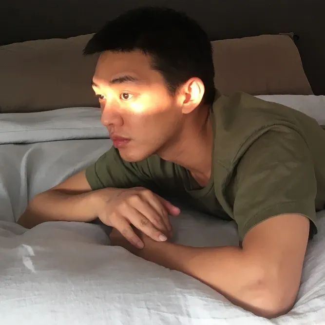 Yoo Ah In dikabarkan comeback di film VAMPIRE/Instagram @hongsick