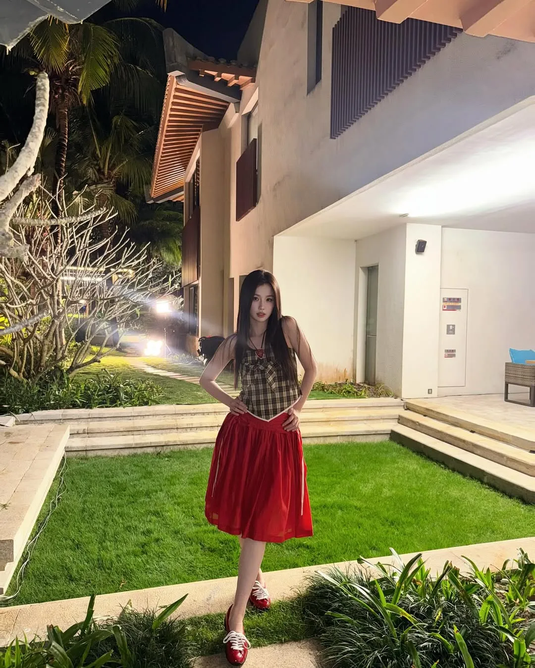 Esther Yu - instagram.com/@estheeerrrrr