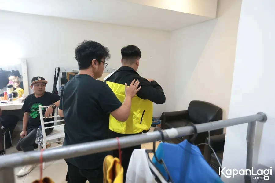 Yusuf DA bersama penata gaya © KapanLagi.com/Budy Santoso