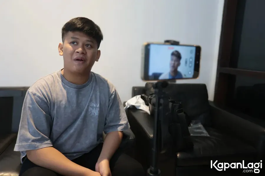 Yusuf DA pakai kaos abu-abu © KapanLagi.com/Budy Santoso
