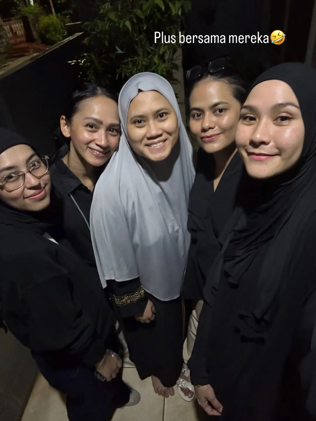 Zaskia Adya Mecca bersama para sahabatnya (credit: Instagram.com/zaskiadyamecca)