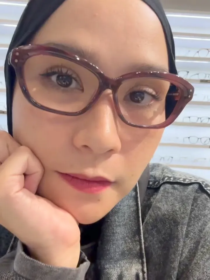 Zaskia Adya Mecca tampil gaya makeup natural (credit: Instagram.com/zaskiadyamecca)