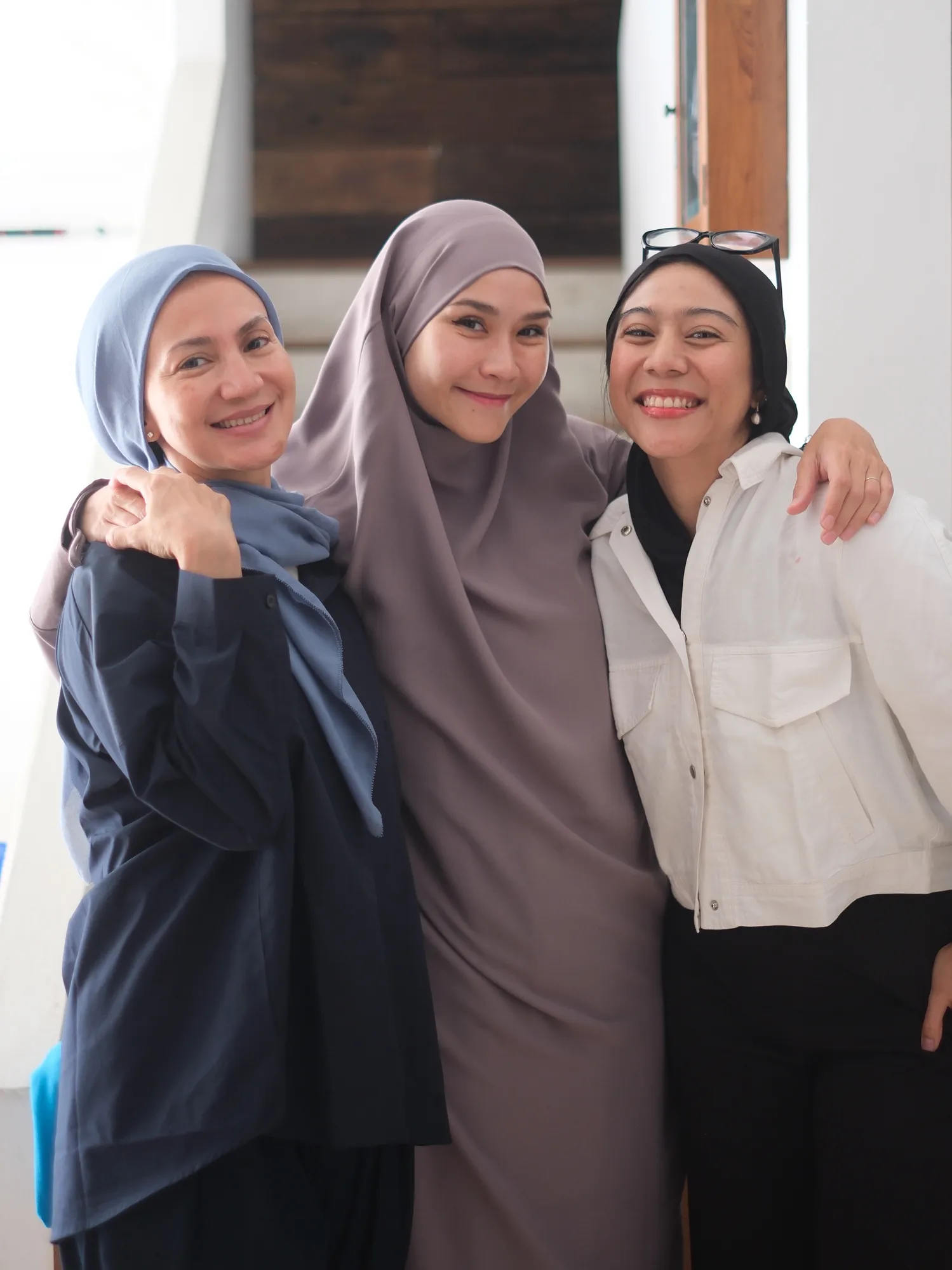 Zaskia Adya Mecca bersama para sahabat di hari ultahnya (instagrarm.com/zaskiaadyamecca)