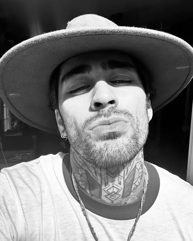 Zayn Malik pakai topi © instagram.com/zayn