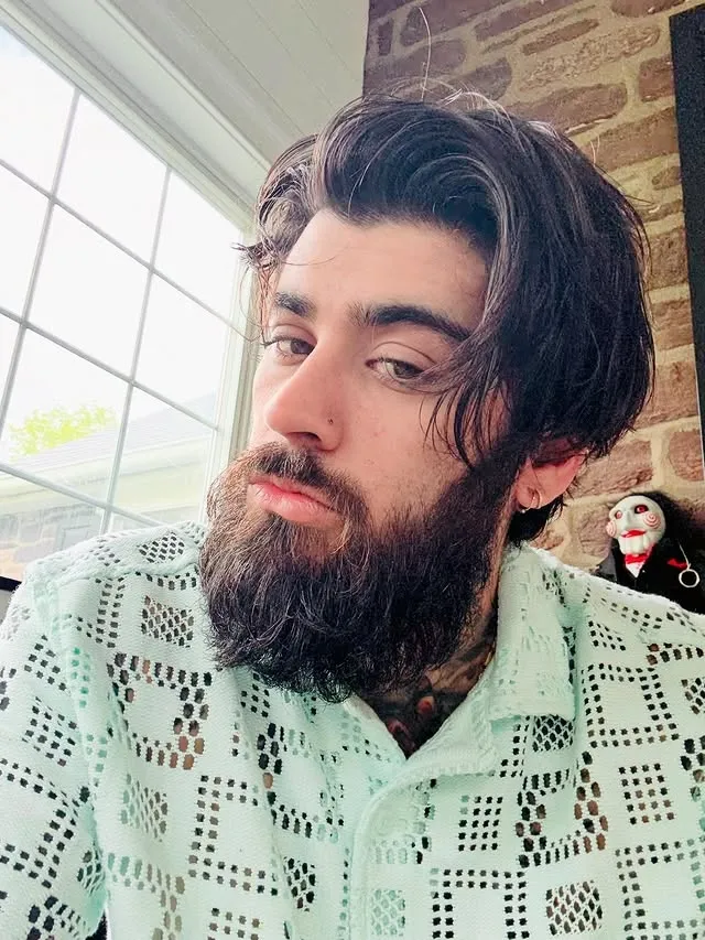 Zayn Malik berjenggot tebal © instagram.com/zayn