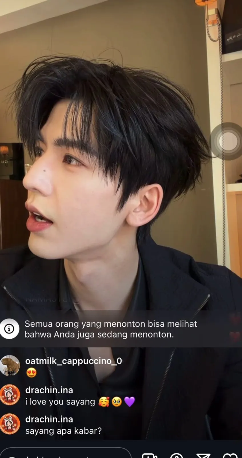 Zhang Linghe mencoba mengucapkan bahasa Indonesia sambil tersenyum (credit:instagram.com/drachin.ina)