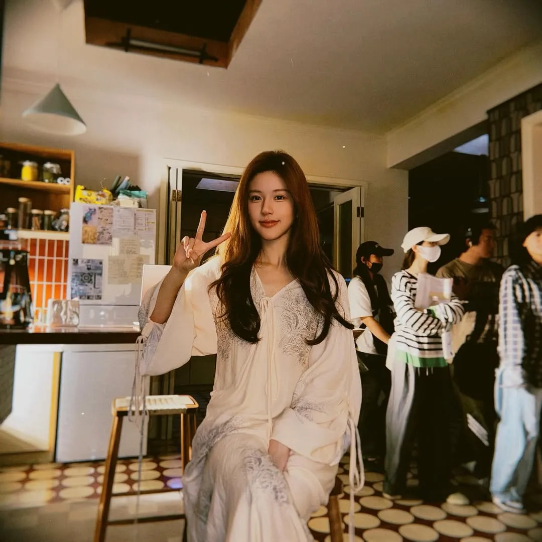 Zhang Xueying Geser Kepopuleran Zhao Lusi (credit: instagram/rooosyzh09)