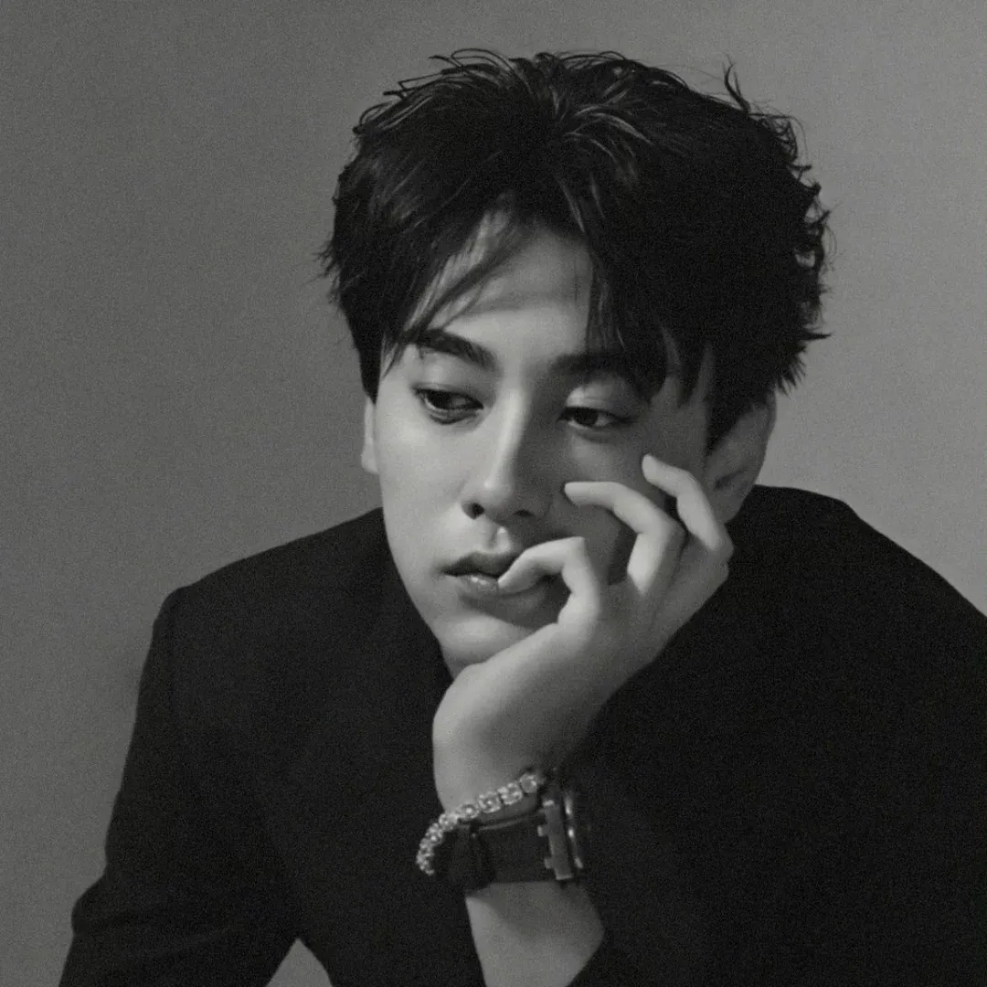 Zhao Lusi INVERTED FATE/cr: Instagram @tianxuningofficial