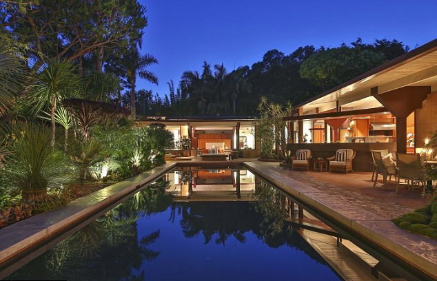 Rumah US$ 14 juta di Malibu milik Chris dan Gwyneth @ dailymail.co.uk