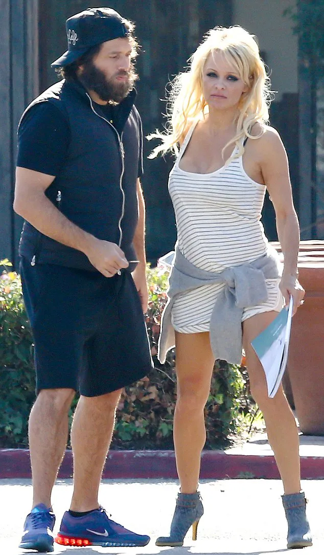 Pamela kembali gugat cerai Rick @ dailymail.co.uk