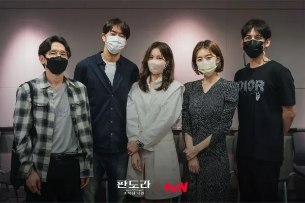 Drama Korea terbaru Lee Ji Ah 'PANDORA BANEATH THE PARADISE' (Credit Photo: instagram.com/tvn_dramal/)