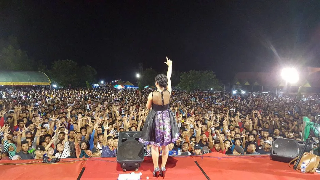 Lesti saat menghibur masyarakat Sukamara, Kalteng © instagram.com/LestiKejora