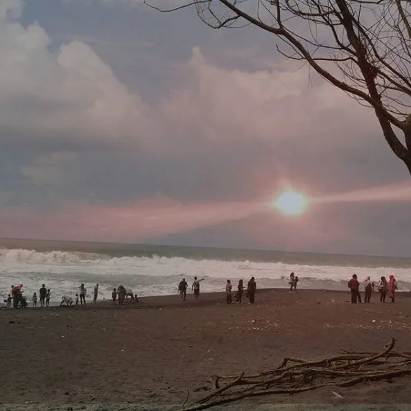 instagram.com/pantai_goacemara
