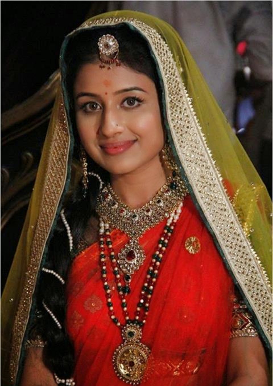 Paridhi 'Ratu Jodha' Sharma, Kecanduan Handphone Hingga 