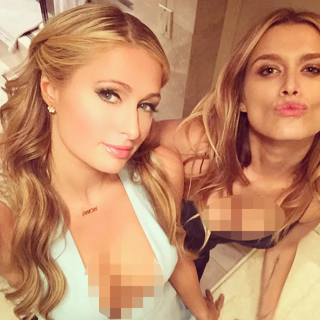 Foto selfie seksi ala Paris @ instagram.com/parishilton