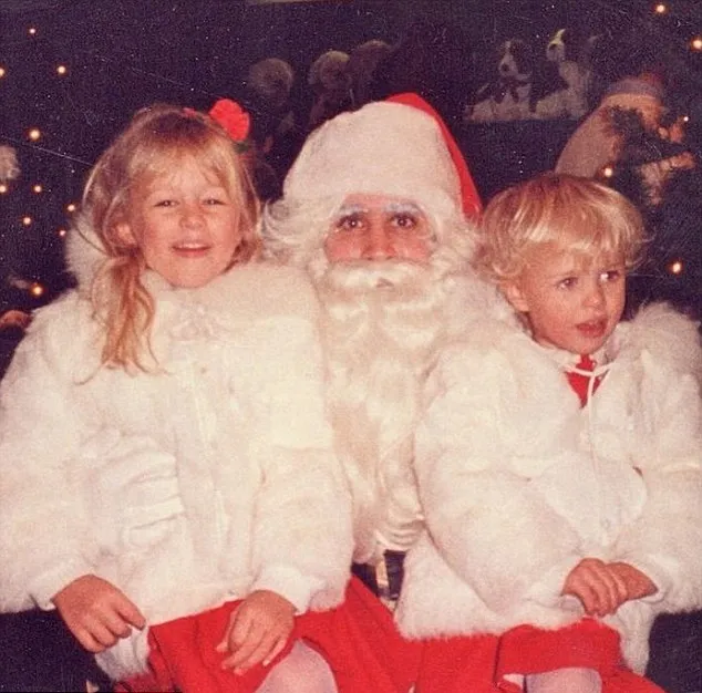 Paris Hilton, Santa dan Nicky Hilton @ Instagram/ParisHilton