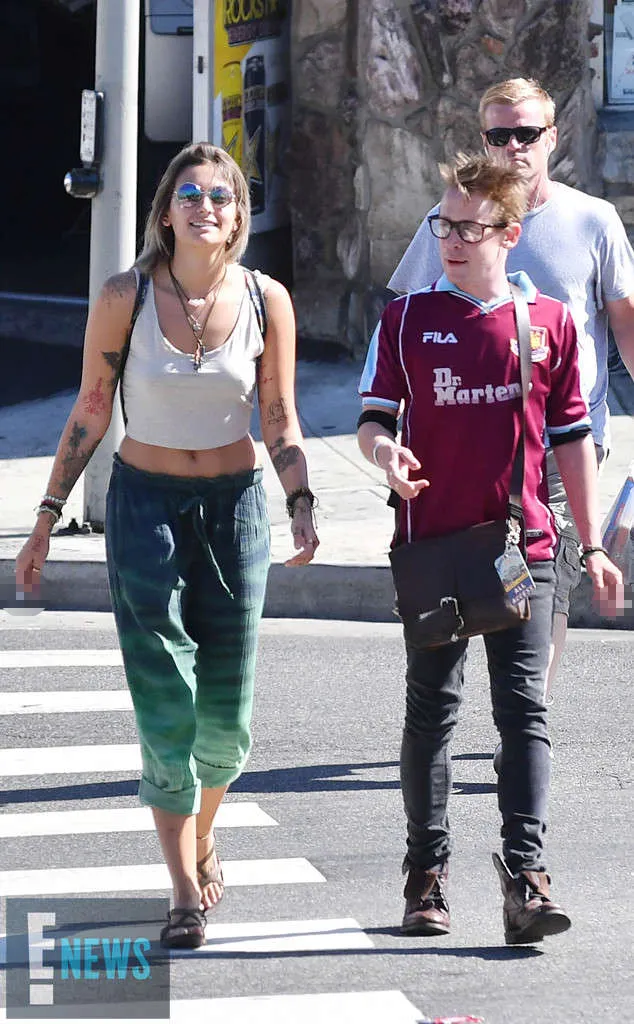 Paris hangout bareng Macaulay © eonline.com