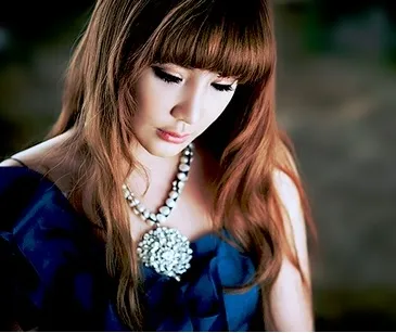 Single Park Bom kembali ke jajaran lagu populer sebuah chart musik @kpopstarz.com
