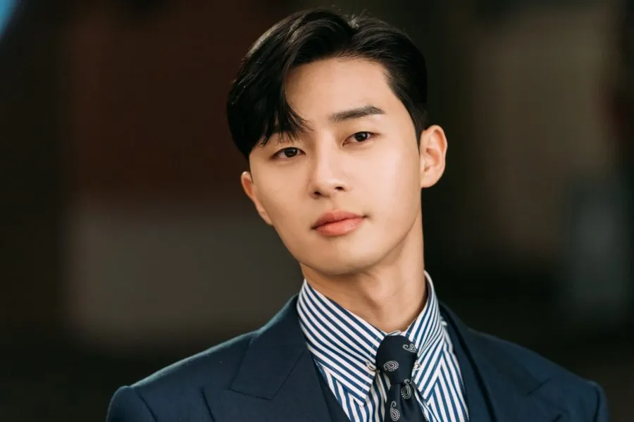 Park Seo Joon yang karismatik sebagai Lee Young Joon © tvN