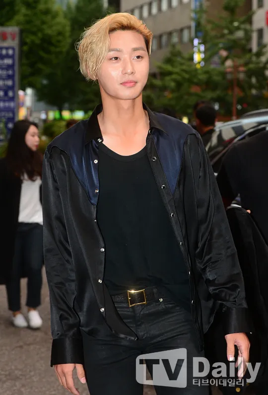 Penampilan terbaru Park Seo Jun dengan rambut blonde. ©TV Daily