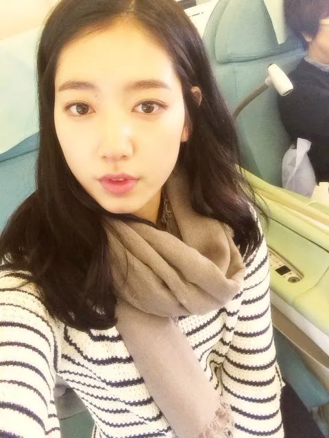 Park Shin Hye selca saat perjalan ke jeju @soompi.com