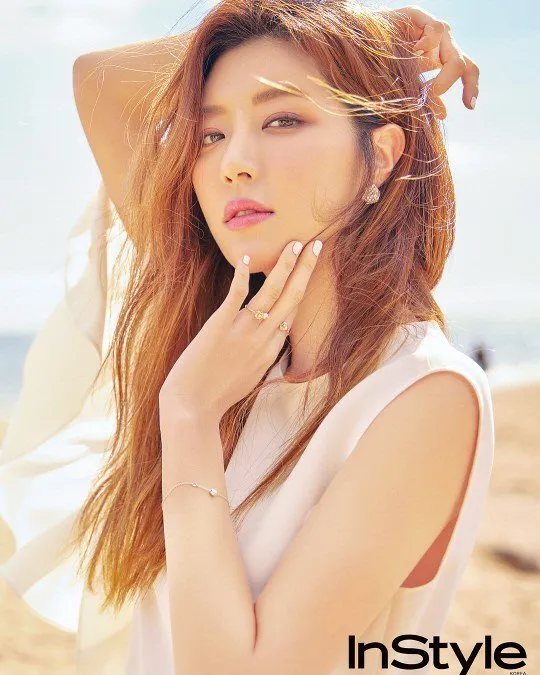 Selamat atas kelahiran bayinya, Park Han Byul! ;) © InStyle