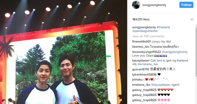 Song Joong Ki dan Park Bo Gum tak sengaja pakai baju kembar. Šyibada.com