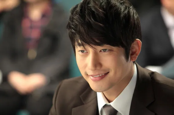 Seorang wanita berusia 22 tahun menuduh Park Shi Hoo memperkosanya, sementara aktor tersebut mengaku mereka menghabiskan malam karena rasa saling suka. ©soompi.com