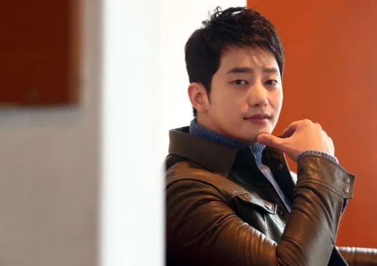 Park Shi Hoo sempat meninggalkan pesan tulisan tangan. ©soompi.com