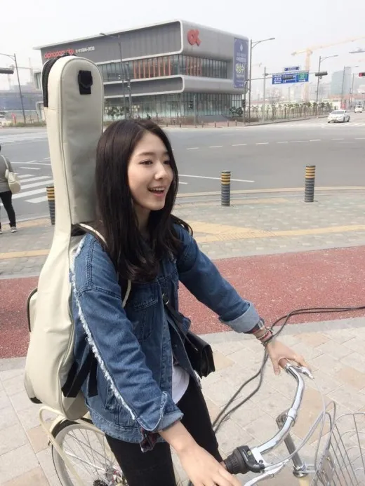 Park Shin Hye saat syuting MV My Dear @soompi.com