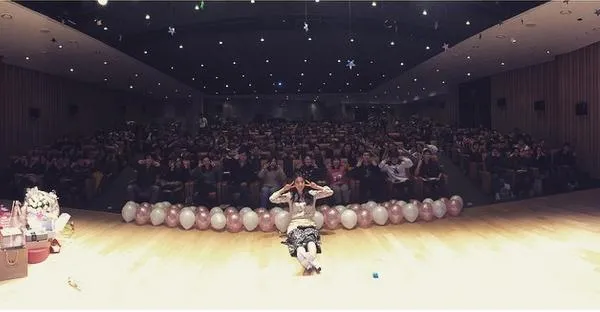 Park Shin Hye bersama fans di Velentine's Day © Instagram