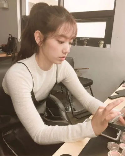 Park Shin Hye terlihat sedang serius © instagram.com/ssinz