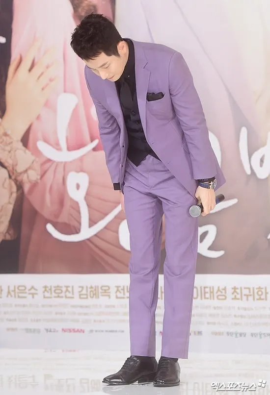 Park Si Hoo meminta maaf kepada publik atas kontroversinya di masa lalu (credit: Soompi)