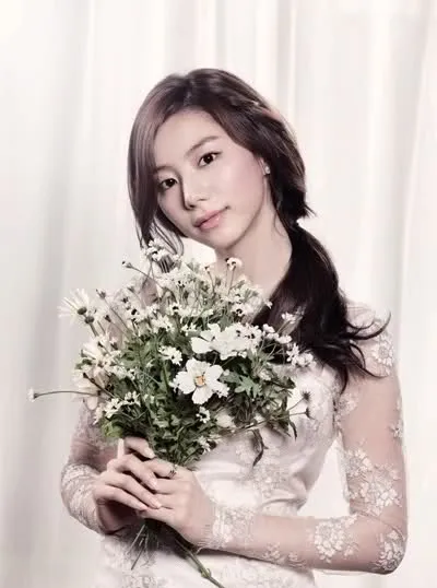 Park Soo Jin akan dinikahi Bae Yong Jun musim gugur nanti murni karena cinta © InStyle Wedding