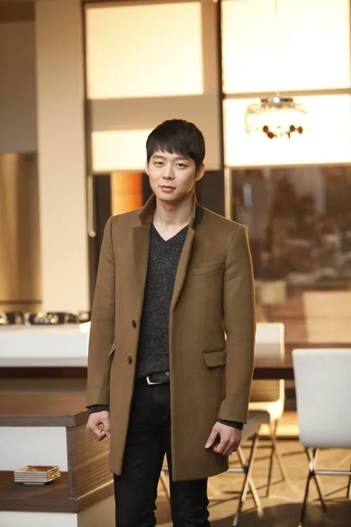 Yoochun menjalani wawancar dengan MBC. ©soompi.com