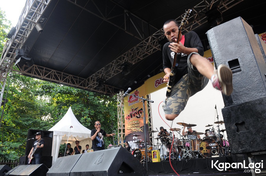 Aksi Pas Band di atas panggung Jakcloth 2015/©KapanLagi.com®/Bayu Herdianto